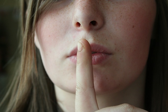 Two Truths and a Lie: 35 Good Lies for Tricking Others